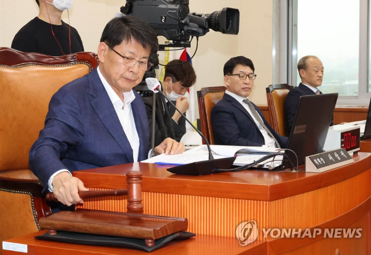 서삼석 (왼쪽) 국회의원 (사진=연합뉴스)