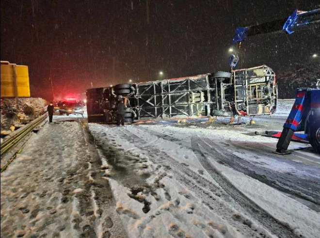 도로공사, 겨울철 월동장비 구비 당부..."빙판길 제동거리 4.9배 ↑"