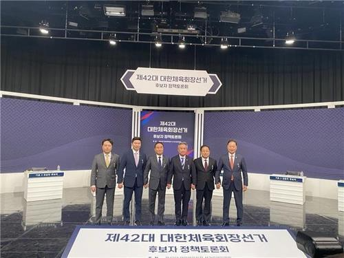 제42대 대한체육회장 선거 토론회를 벌인 후보 6인(사진=연합뉴스)