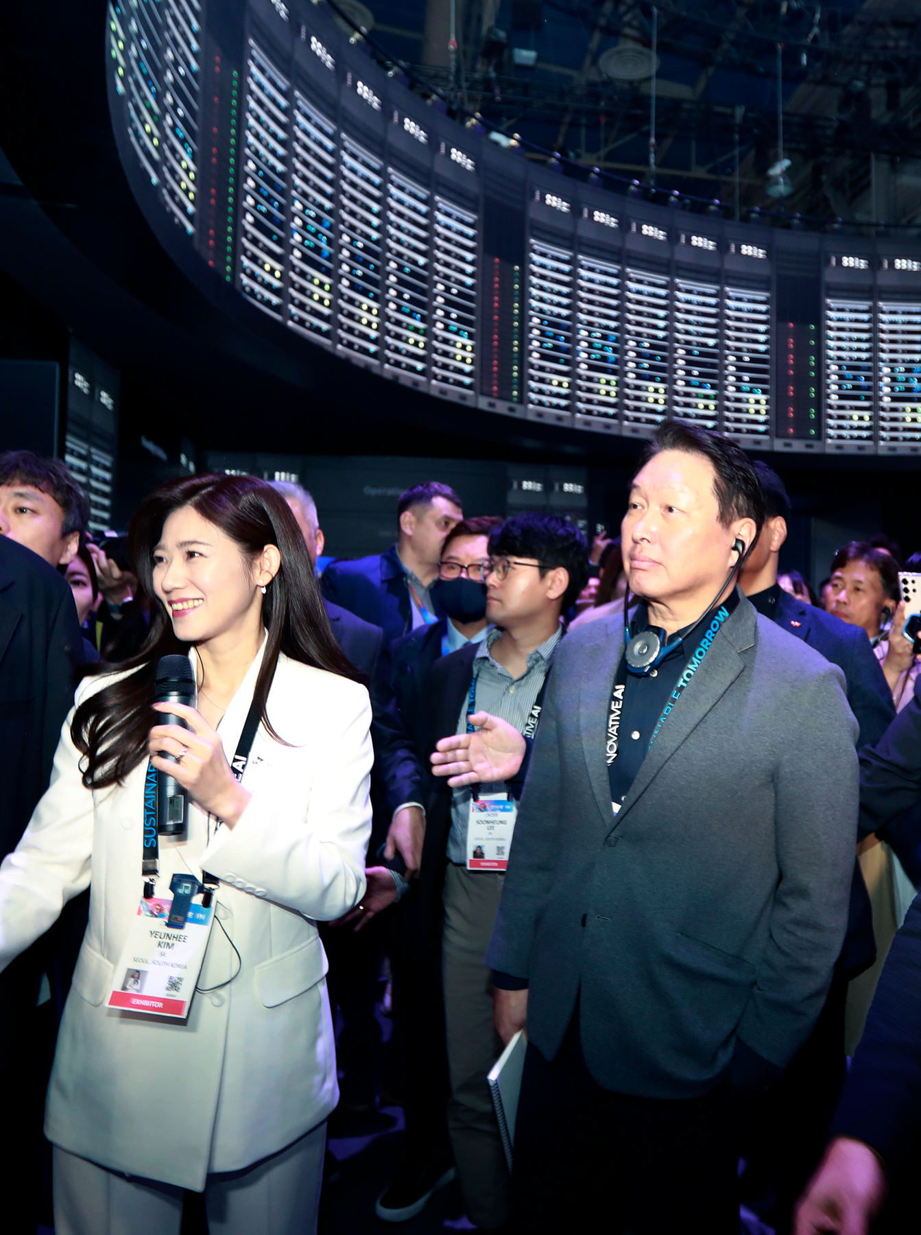 최태원 SK 회장, 젠슨 황 엔비디아 CEO와 사업 논의