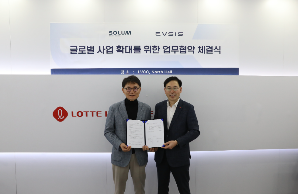 (오른쪽) 오영식 EVSIS 대표이사,  (왼쪽) 전성호 솔루엠 대표이사. 사진=롯데이노베이트