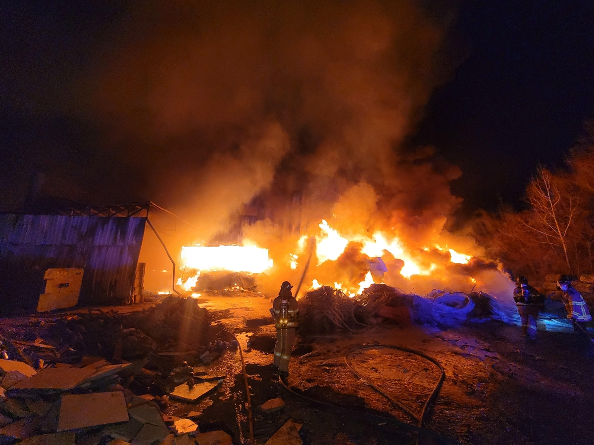 함안 폐기물 화재(사진=연합뉴스)