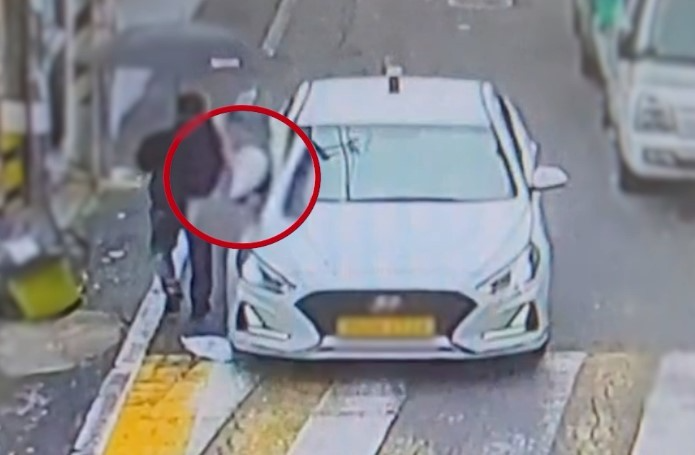 대전 용전동 '손목치기' 범행 장면(사진=연합뉴스)