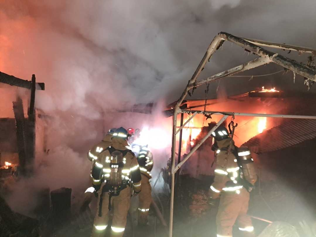 원주 주택 화재 진화 현장(사진=연합뉴스)