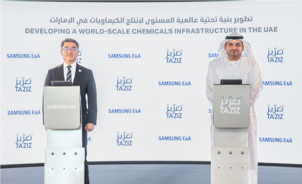 삼성E&A 남궁홍 사장(좌측)과 타지즈 마샬 알 킨디 사장(우측)이 기념촬영을 하고 있다.(사진=삼성E&A)