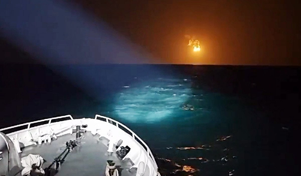 제22서경호 실종자 야간 수색하는 여수해경(사진=연합뉴스)