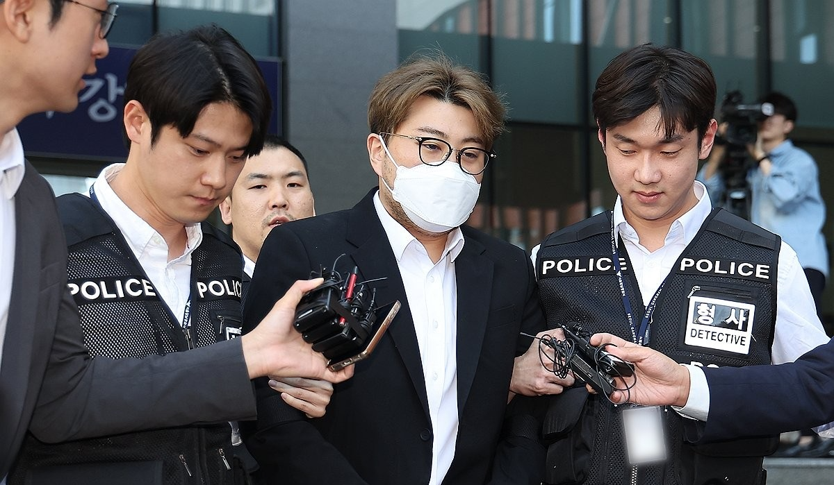 취재진 앞에 선 김호중(사진=연합뉴스)