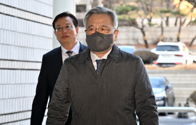 박영수 전 특별검사, '대장동 50억 클럽' 1심 선고 공판 출석.(사진=연합뉴스)