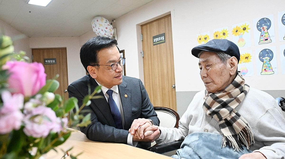 최상목 권한대행, 항일애국지사 위문(사진=연합뉴스)