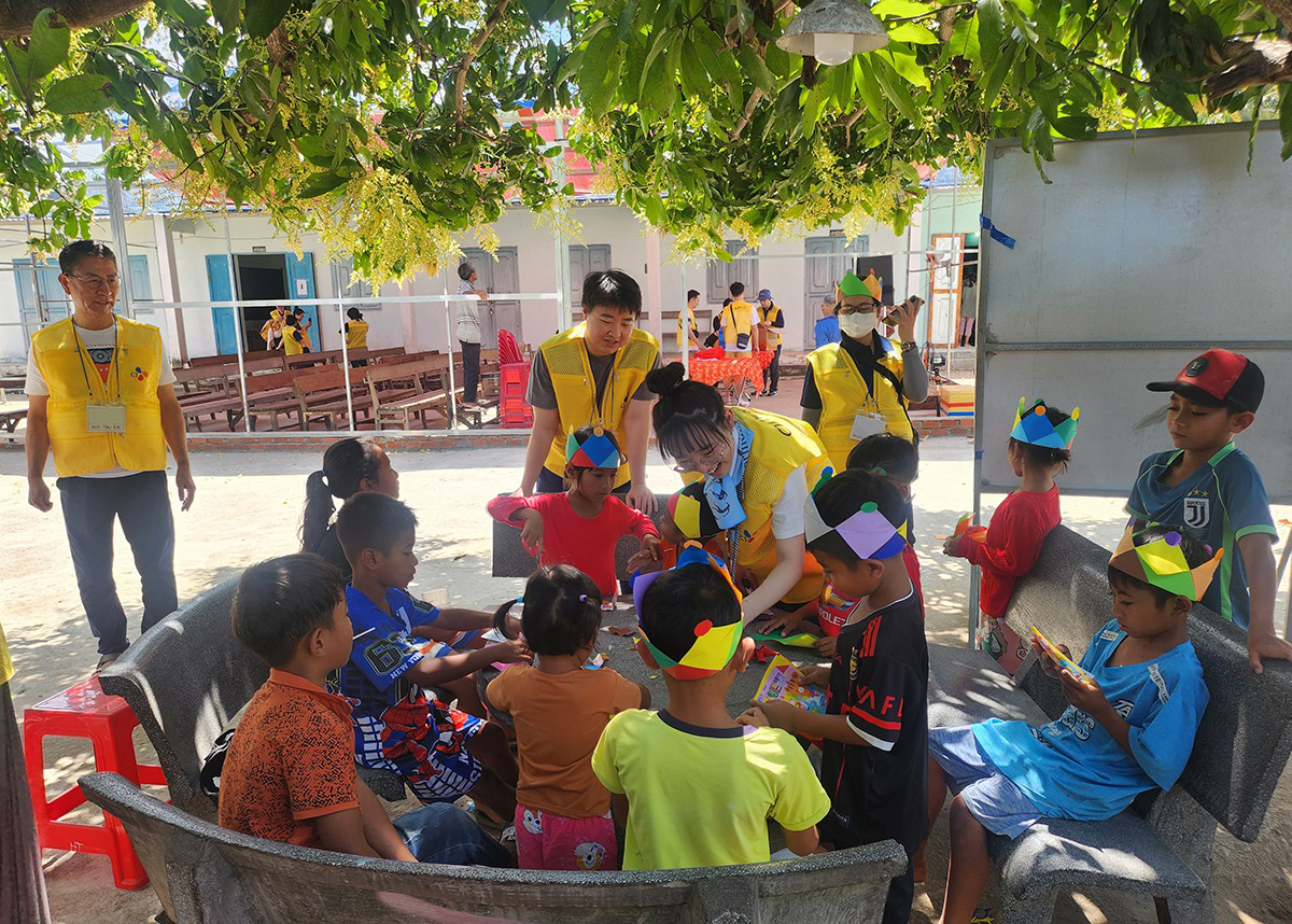 CJ그룹, 베트남서 의료봉사 및 교복 후원