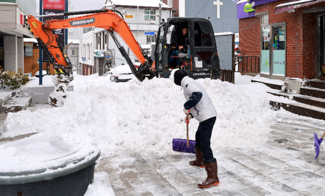 폭설내린 고원도시 제설작업 전경.(사진=연합뉴스)
