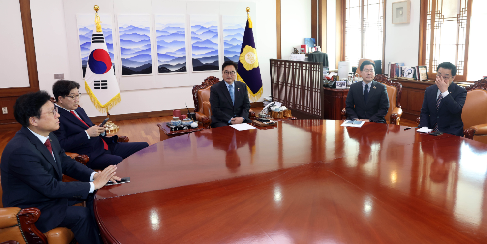 국회의장 지난달 주재로 진행된 여야 회동(사진=연합뉴스)