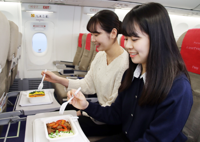 티웨이항공, CJ제일제당 비비고 파트너십 신규 기내식 메뉴 공개