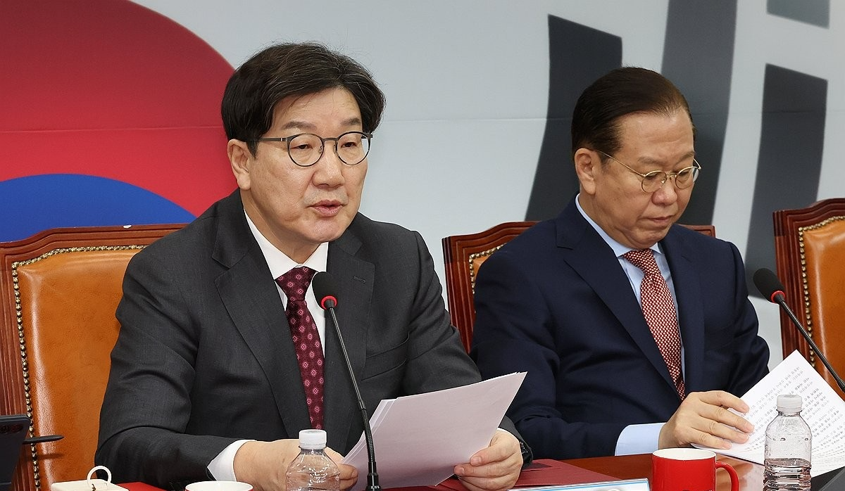 비대위 회의서 발언하는 권성동 원내대표(사진=연합뉴스)