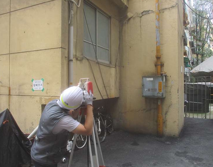 사고 예방 총력! 구민들의 안전 지킨다. 용산구, 삼각맨션 긴급 정밀안전진단 실시
