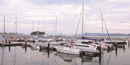 웅천 이순신 마리나에 정박 중인 요트