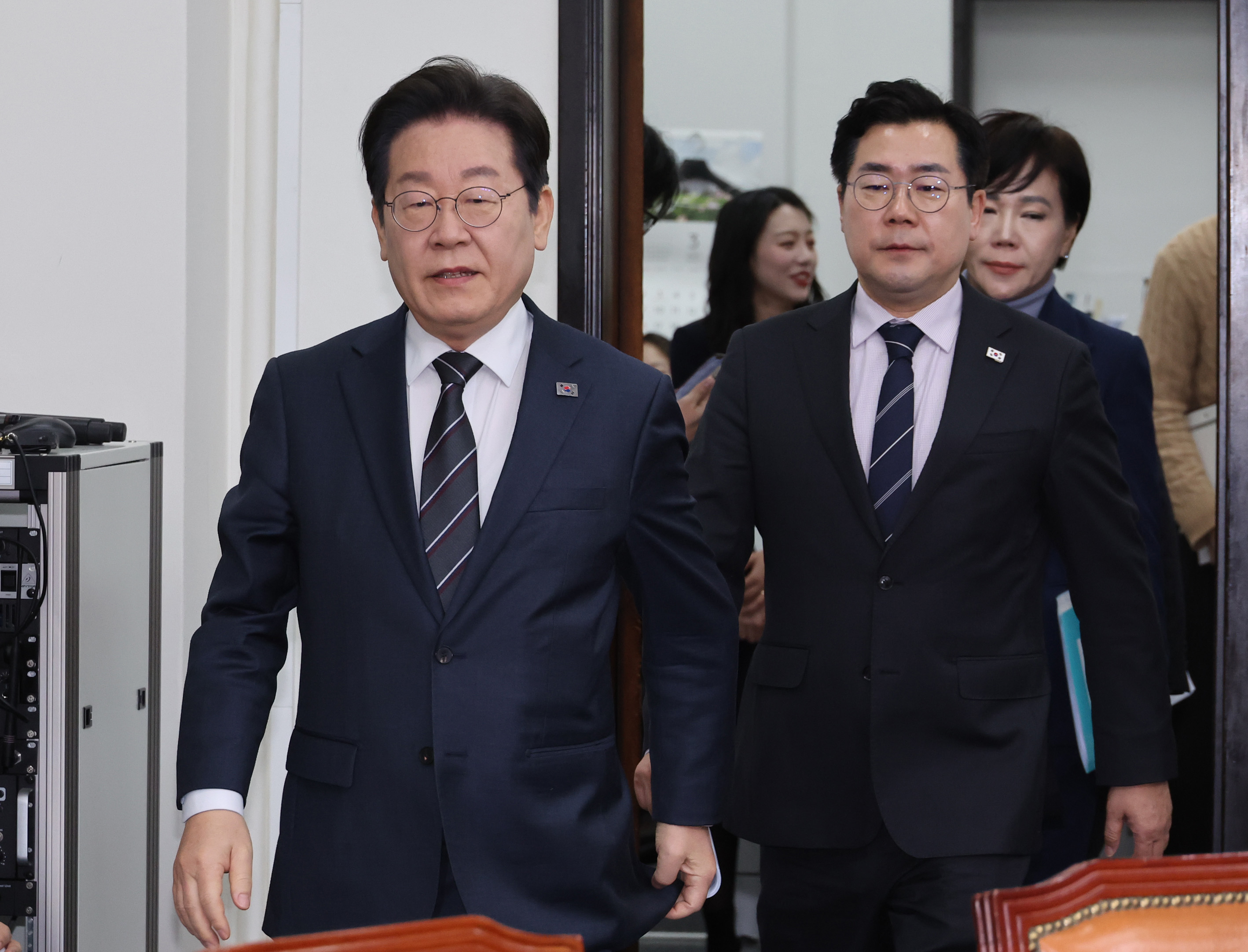 최고위원회의 입장하는 이재명 대표(사진=연합뉴스)