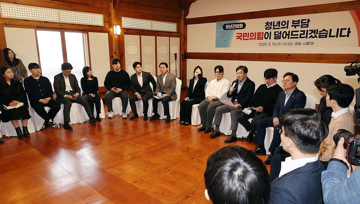 청년 정책 간담회서 발언하는 권성동 원내대표(사진=연합뉴스)