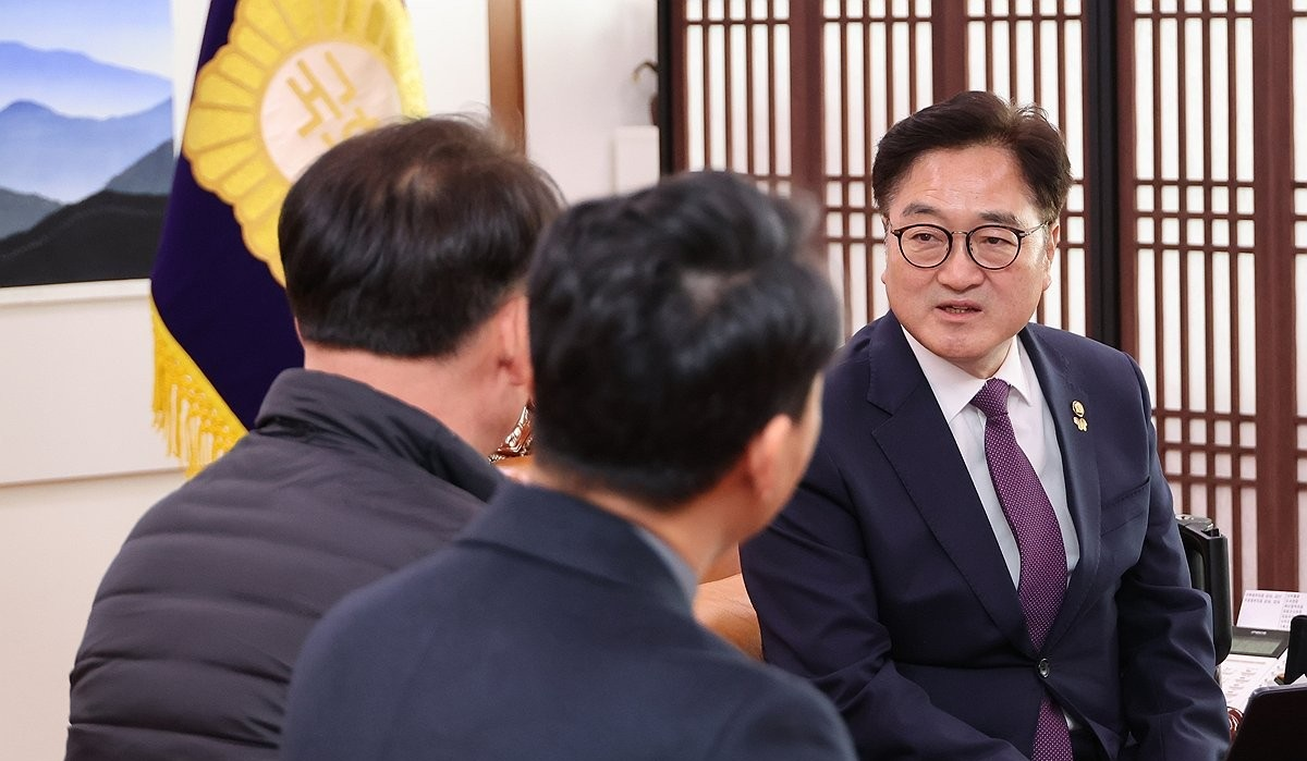 여객기 참사 유족 면담하는 우원식 의장(사진=연합뉴스)