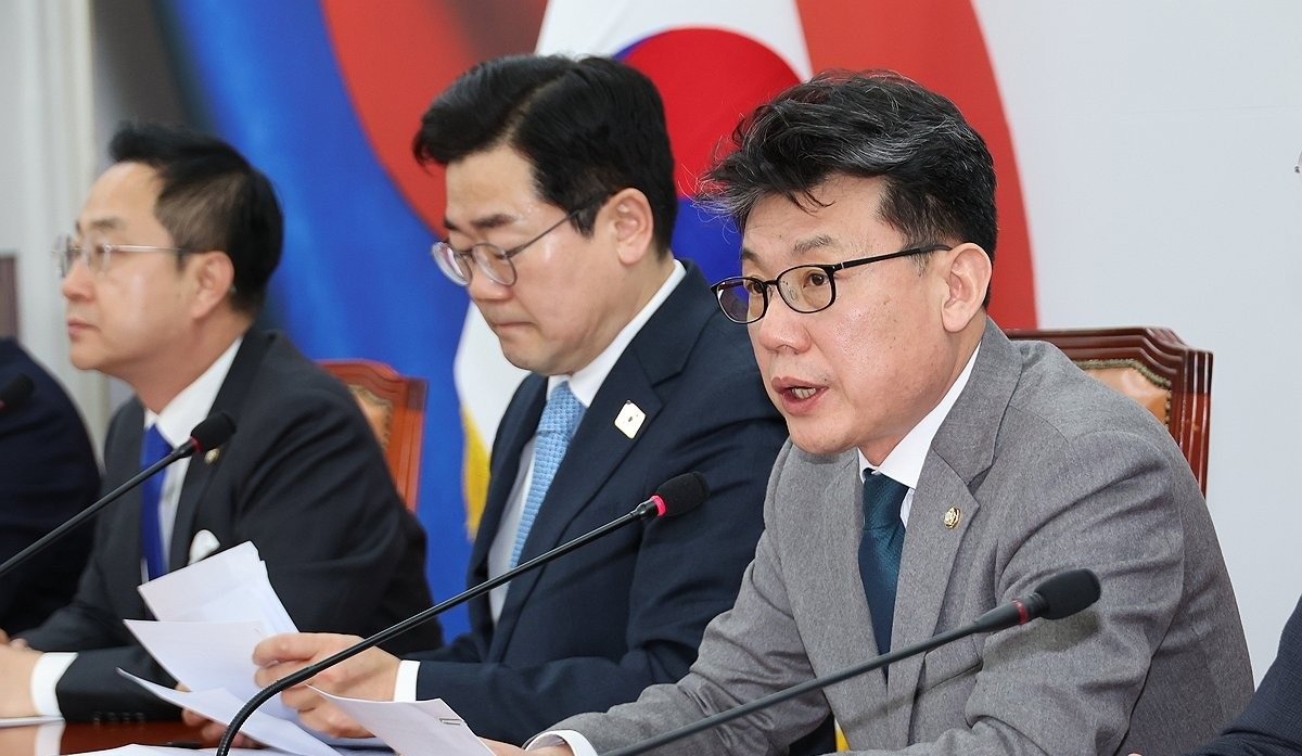 더불어민주당 원내대책회의에서 발언하는 진성준 정책위의장(사진=연합뉴스)