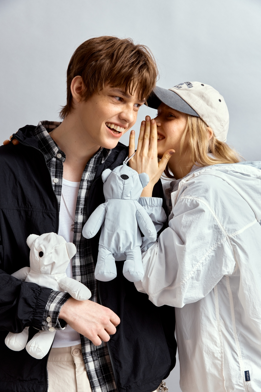 이랜드 후아유, 25SS 스티브 패커블 윈드브레이커 선보여