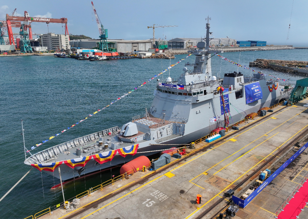 HD현대중공업이 27일(목) 울산 HD현대중공업 본사에서 3,200톤급 필리핀 초계함 2번함인 ‘디에고 실랑(Diego Silang)함’의 진수식을 개최했다.(사진=HD현대중공업)
