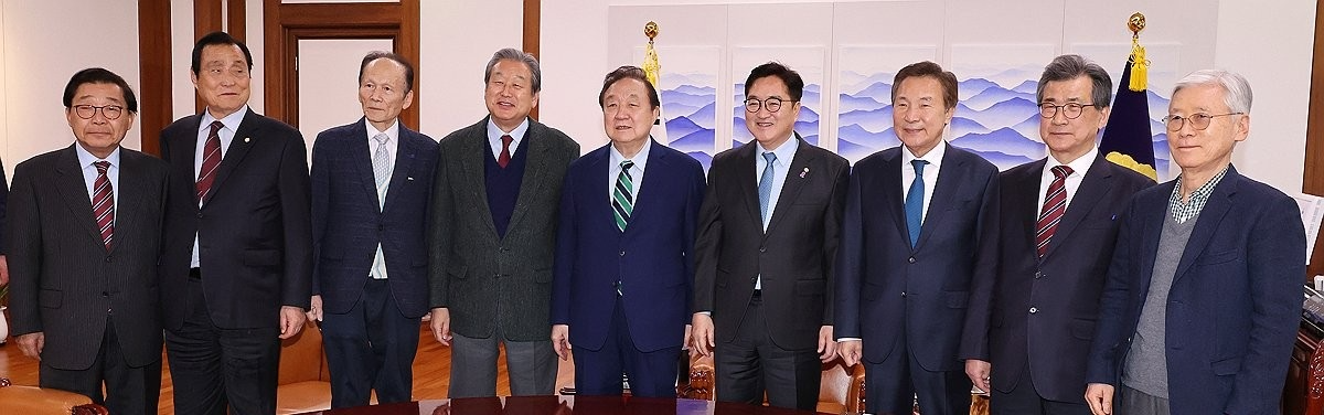 정치 원로들 만난 우원식 국회의장(사진=연합뉴스)