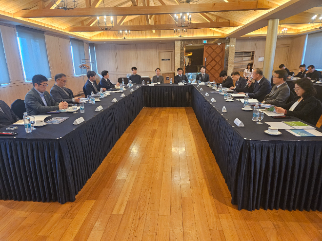 간담회에서 안건을 논의 중인 모습.(사진=국토안전관리원)