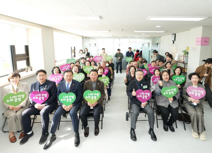 지난 4일 진행된 발달장애인 평생교육센터 제2교육장 개소식에 참석한 류경기 중랑구청장과 관계자들의 모습