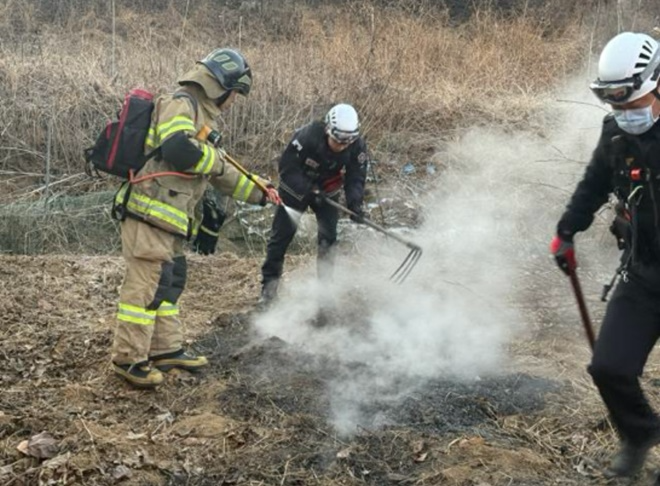 쓰레기 불법 소각 적발.(사진제공=진주소방서)