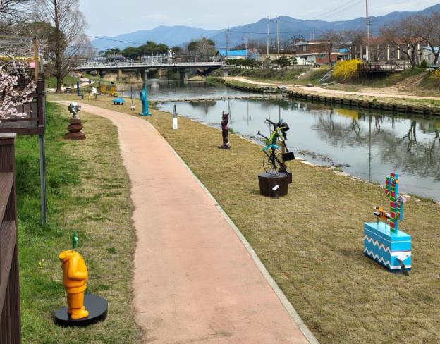 곡성군과 크라운해태가 함께하는 ‘견생조각전’ 개최