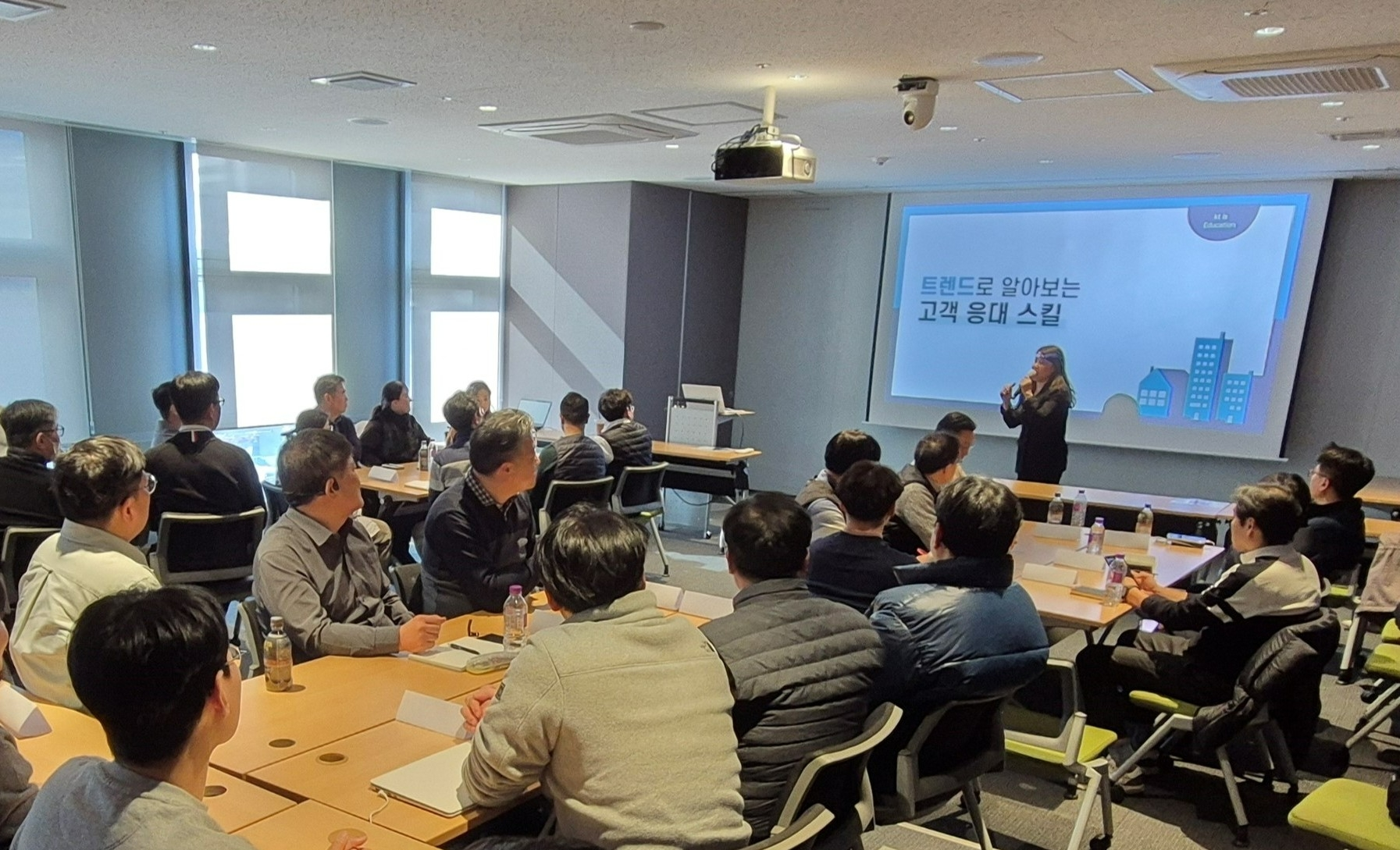 서울 종로구 돈의문 디타워 본사에서 DL이앤씨 각 지역사무소 CS 담당자들이 전문 CS 교육을 받고 있다.(사진=DL이앤씨)