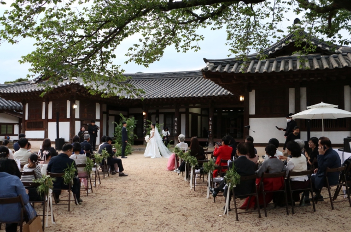 난 21일 나주 목사내아에서 ‘공공 작은 결혼식’이 처음으로 열렸다.