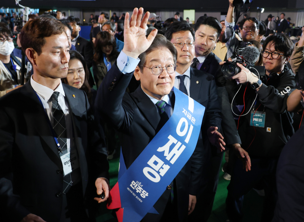 충청 경선 후 인사하는 이재명(사진=연합뉴스)