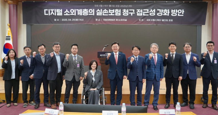 김성원 (가운데)  국회의원 (사진=의원실)