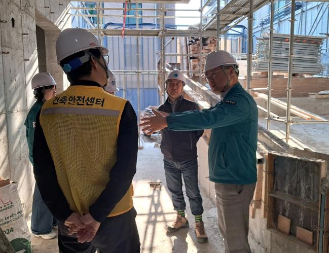 지난 29일, 실시된 집중 안전점검에 참여한 관계자들의 모습