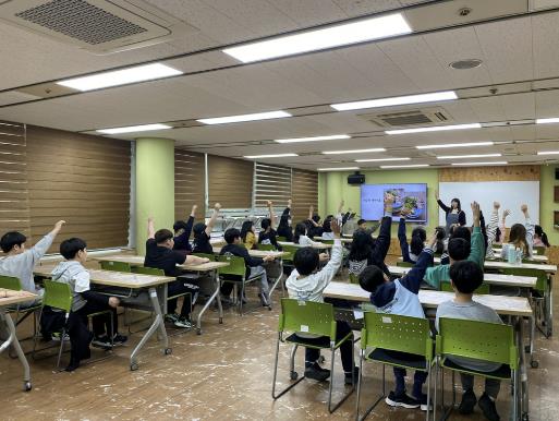 도봉구 지역 내 청소년들이 아토피‧천식 예방관리 교육을 듣고 있다.