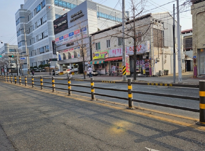 전주시, 노후 차선 및 무단횡단금지시설 개선으로 도로 안전성 강화 (무단횡산금지시설 보수)