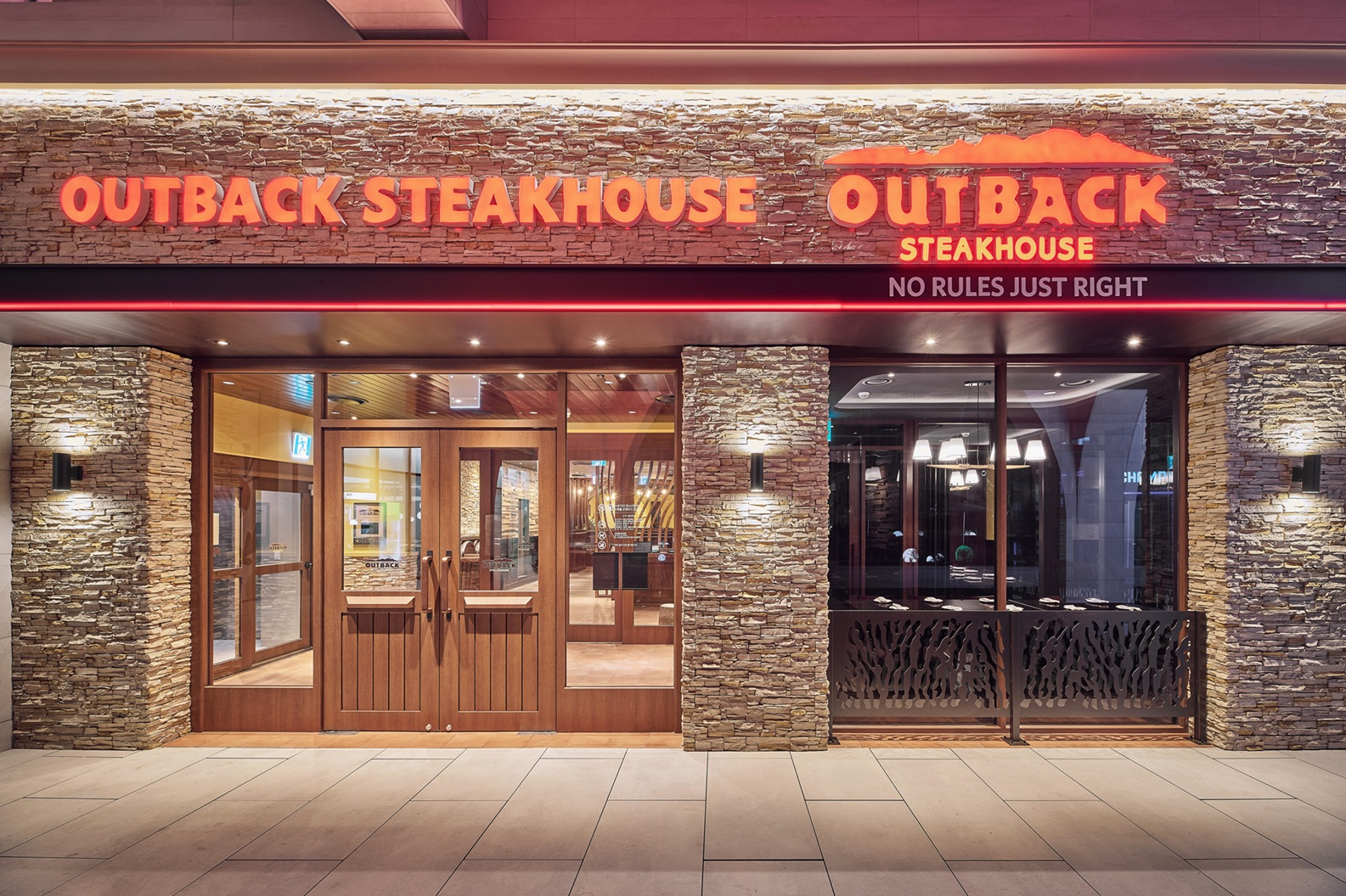 아웃백, 강동아이파크더리버점 열어