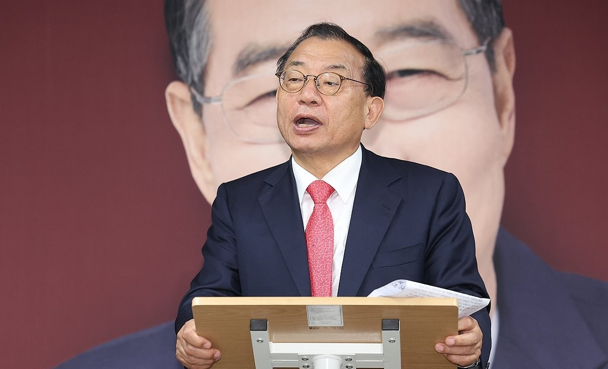 취재진 질문에 답하는 이정현 대변인(사진=연합뉴스)