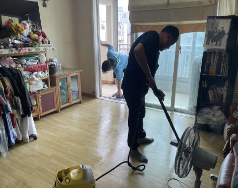 ‘마을안(安) 희망사업’ 지원대상 가구에서 활동 중인 모습