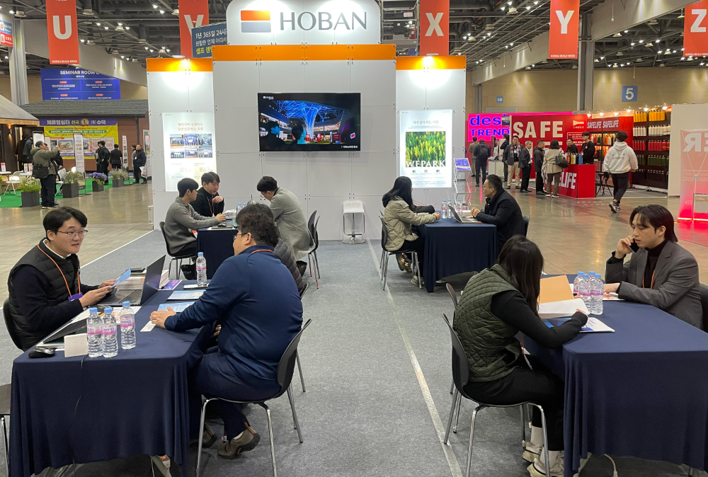 호반건설이 지난 2월 ‘2025 코리아빌드위크’에서 협력업체의 홍보 부스를 지원하고 구매상담회 프로그램을 운영했다.(사진=호반건설)