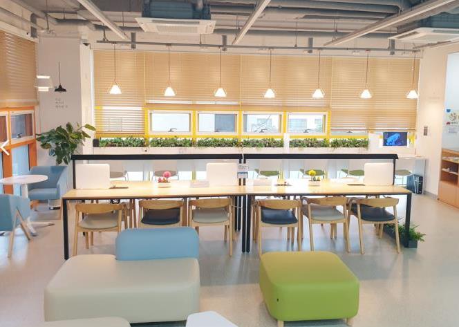 강북구 청년일자리센터 스터디 라운지 전경