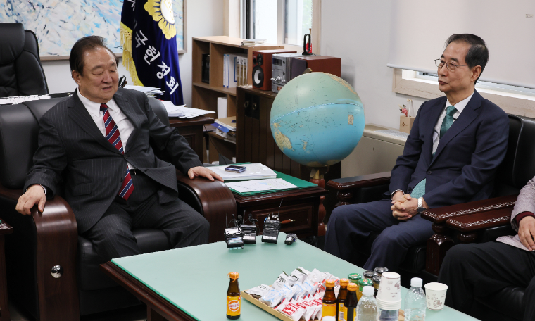 정대철 (왼쪽) 헌정회장 (사진=연합뉴스)