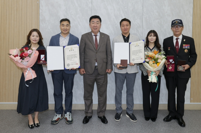 6‧25 참전용사 유족에 70여년 만에 무공훈장 전수