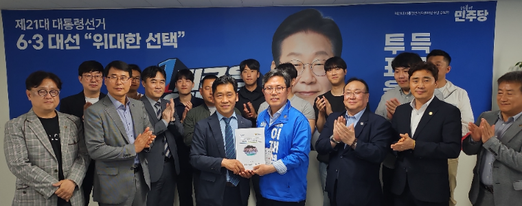 안도걸 (앞줄 가운데) 국회의원 (사진=의원실)