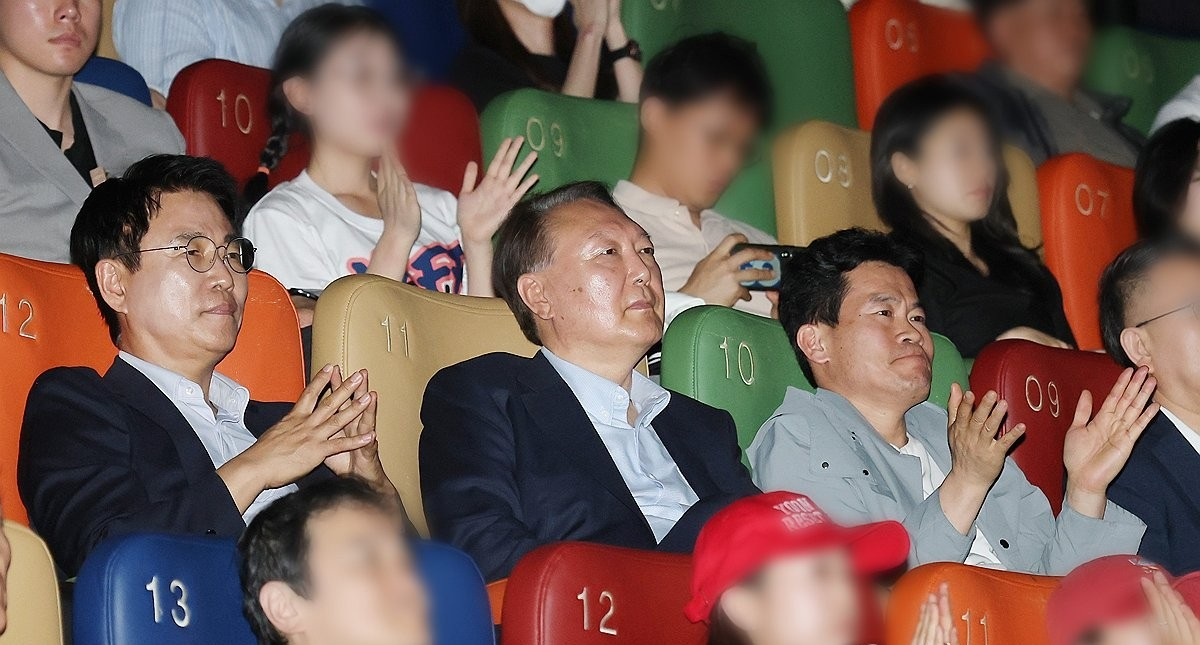 대선 13일 앞두고 부정선거 주장 영화 관람에 나선 윤석열 전 대통령(사진=연합뉴스)