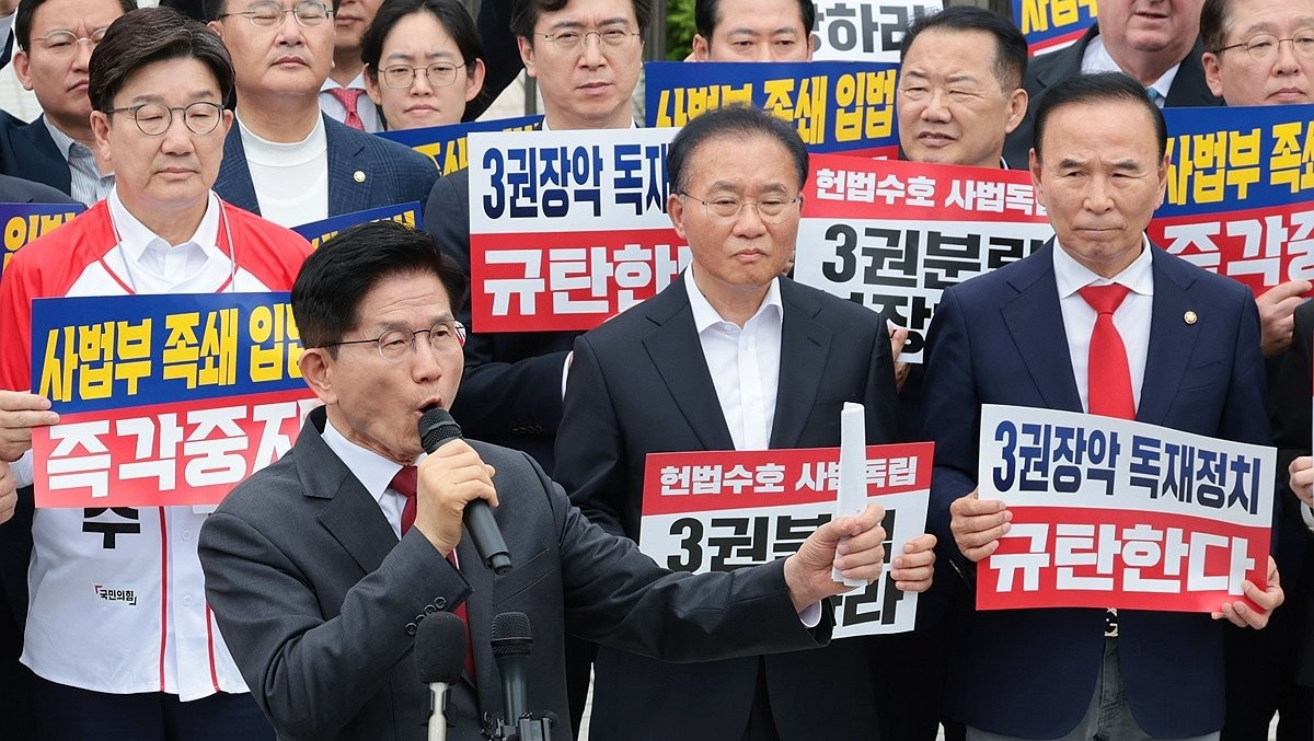 대법원 앞에서 발언하는 김문수 대선 후보(사진=연합뉴스)