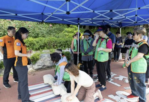 심폐소생술 훈련 모습