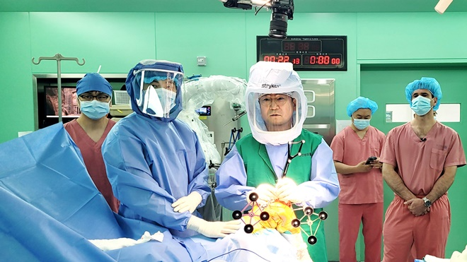 제3회 로봇 인공관절 수술 심포지엄 Live Surgery 진행 모습. (사진=부민병원 제공)